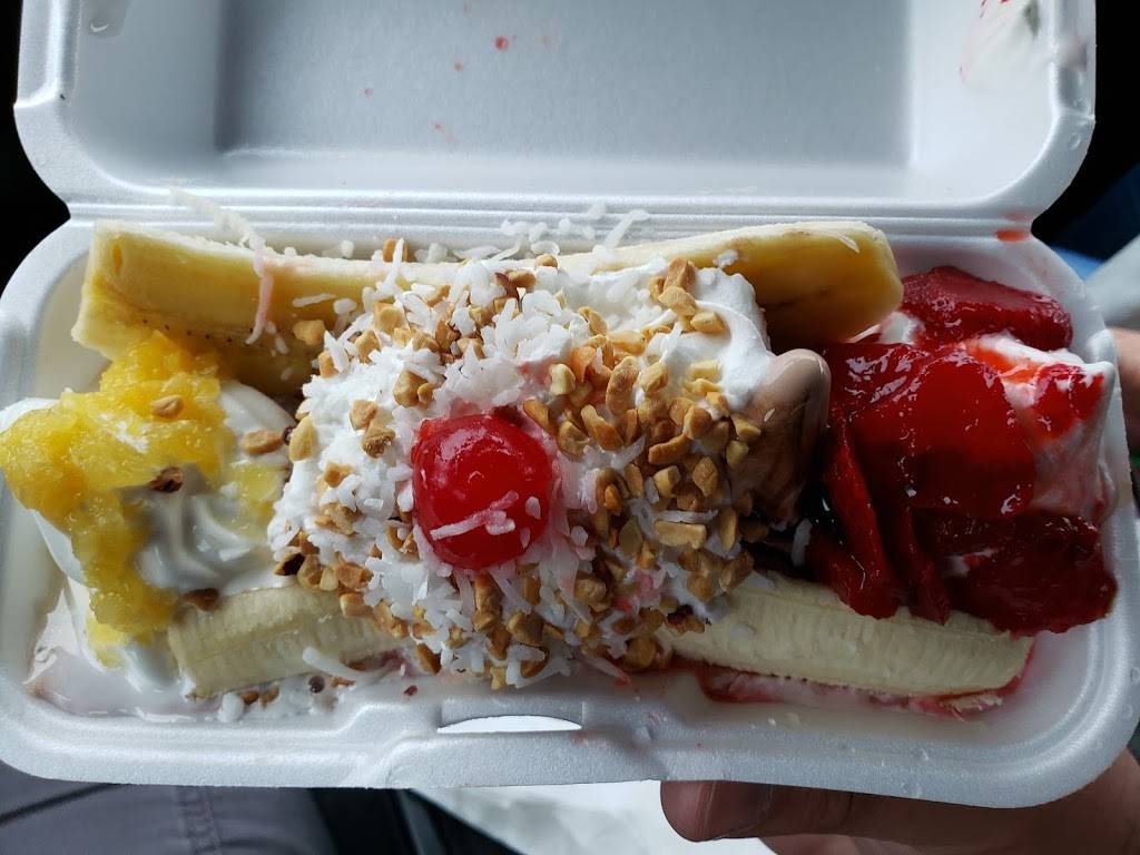 Family Treats | restaurant | 2010 Springwells St, Detroit, MI 48209, USA | 3138413522 OR +1 313-841-3522