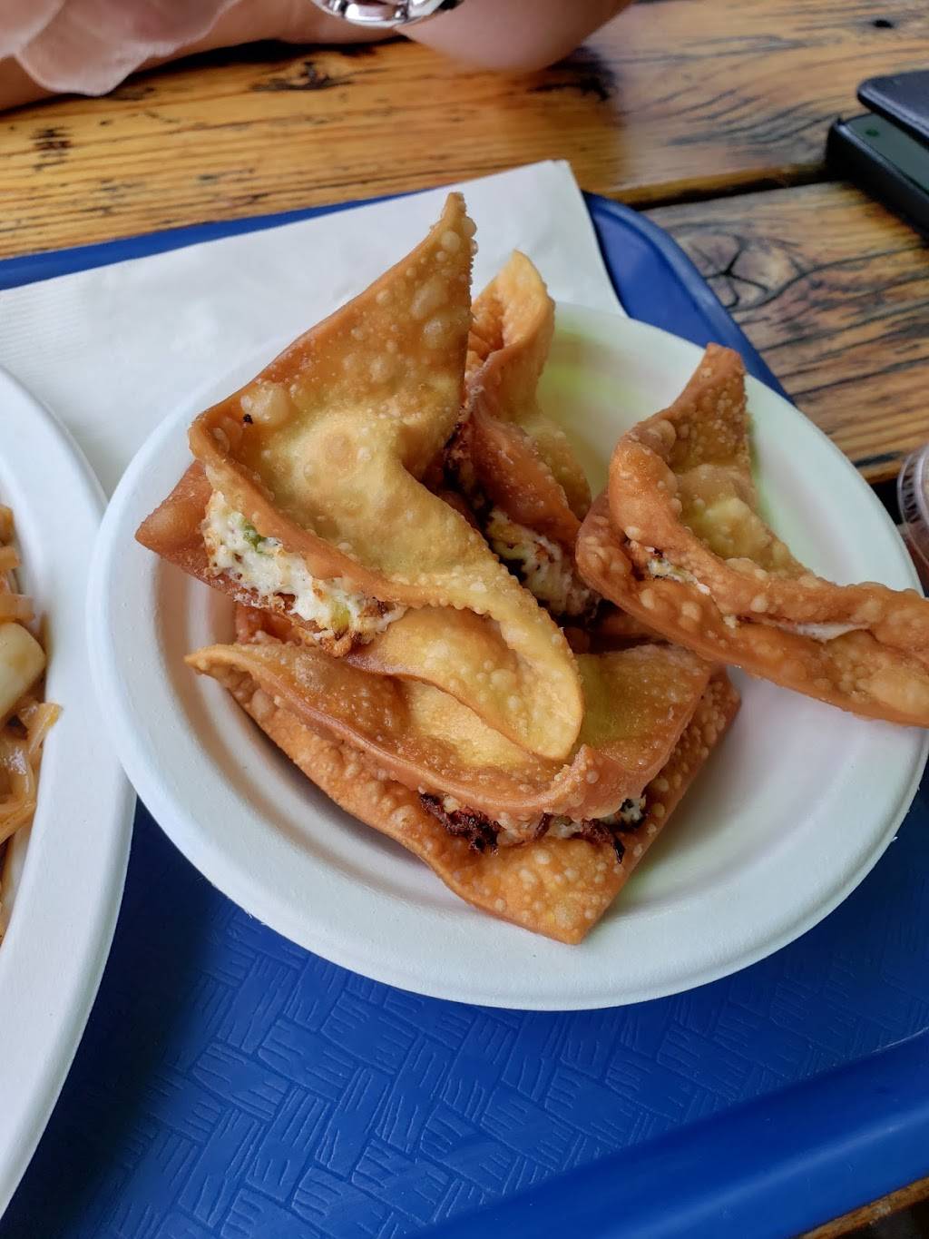 E-Side Thai Cuisine | restaurant | 4262 SE Belmont St, Portland, OR 97215, USA | 5033604187 OR +1 503-360-4187