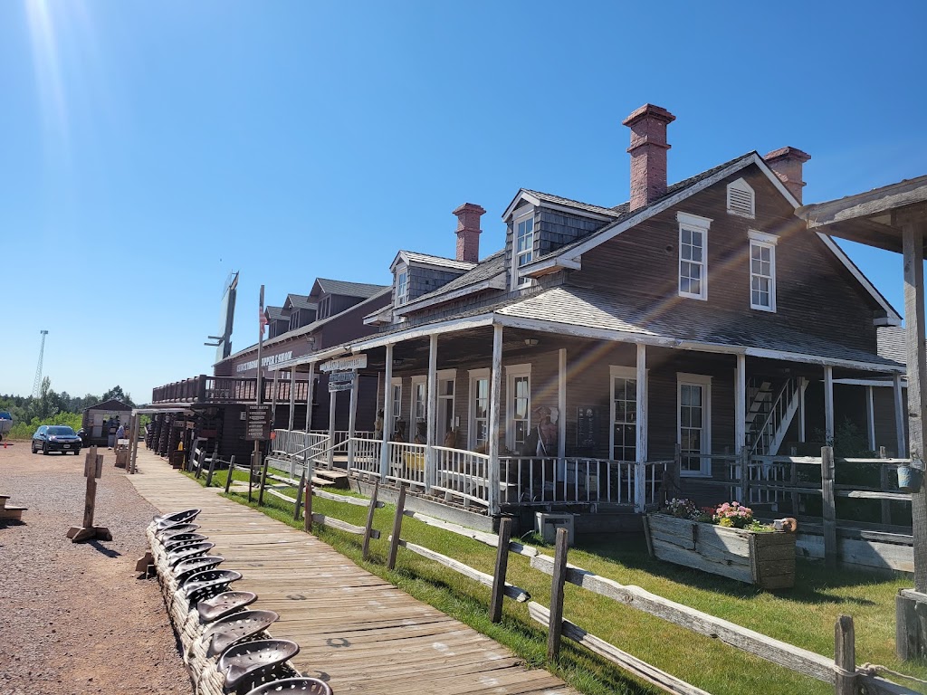 Fort Hays Chuckwagon Supper & Show | restaurant | 2255 Fort Hayes Dr, Rapid City, SD 57702, USA | 6053433113 OR +1 605-343-3113