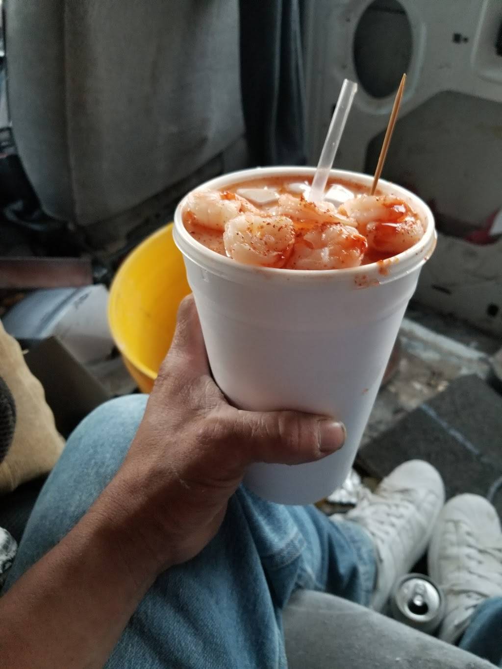 Delmitas Pollos Y Pupusas | restaurant | 9567 Airline Dr, Houston, TX 77037, USA | 2812172844 OR +1 281-217-2844