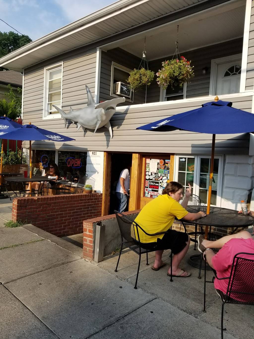 Hammerheads | restaurant | 921 Swan St, Louisville, KY 40204, USA | 5023651112 OR +1 502-365-1112