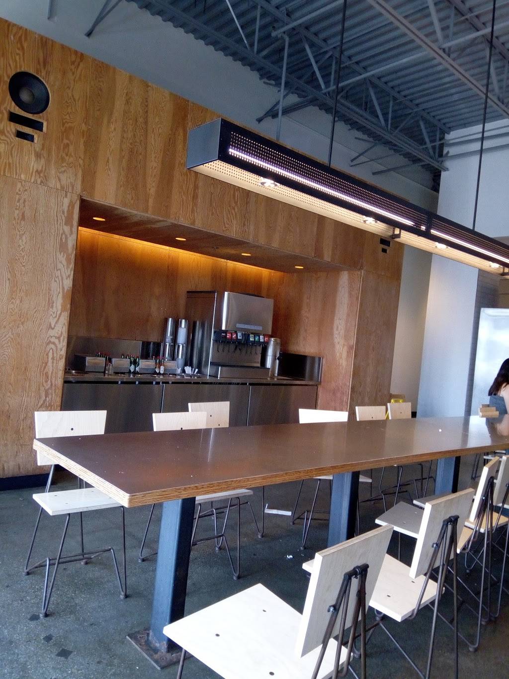 Chipotle Mexican Grill | restaurant | 926 S Willow St, Manchester, NH 03103, USA | 6036242084 OR +1 603-624-2084