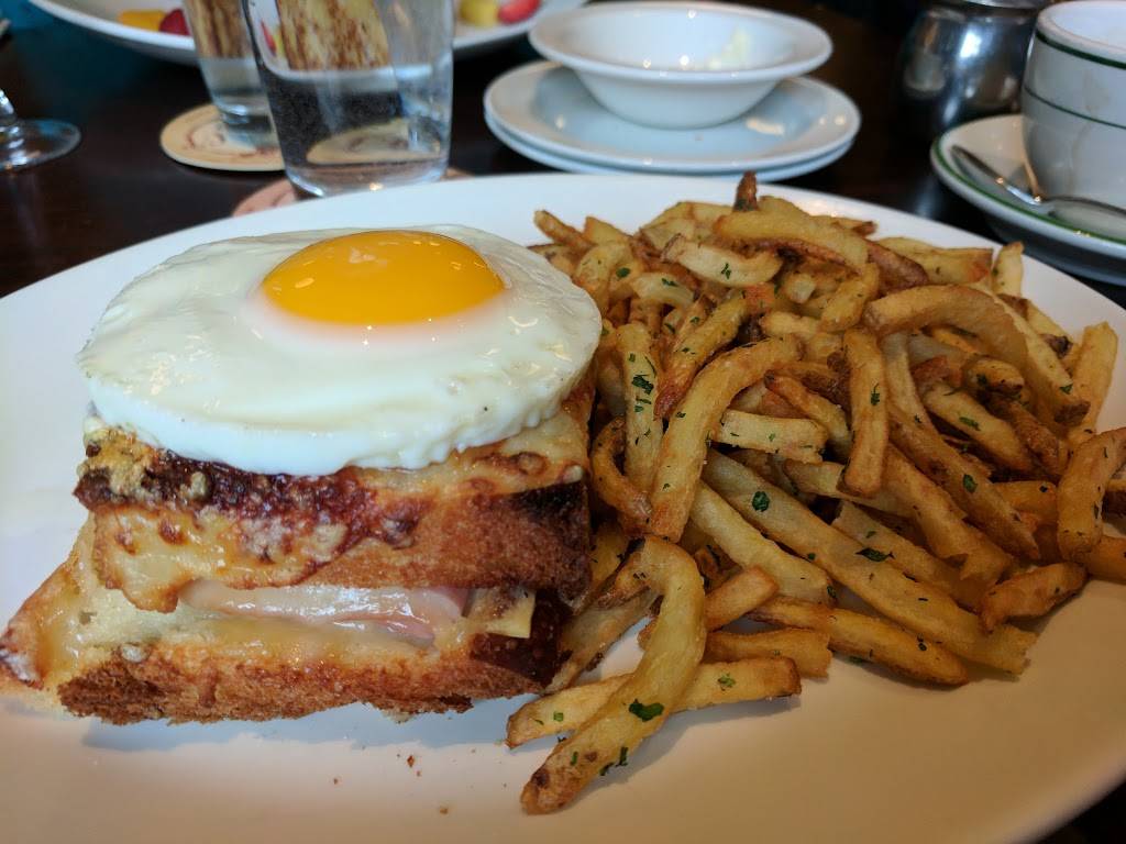 Le Sélect Bistro | restaurant | 432 Wellington St W, Toronto, ON M5V 1E3, Canada | 4165966405 OR +1 416-596-6405