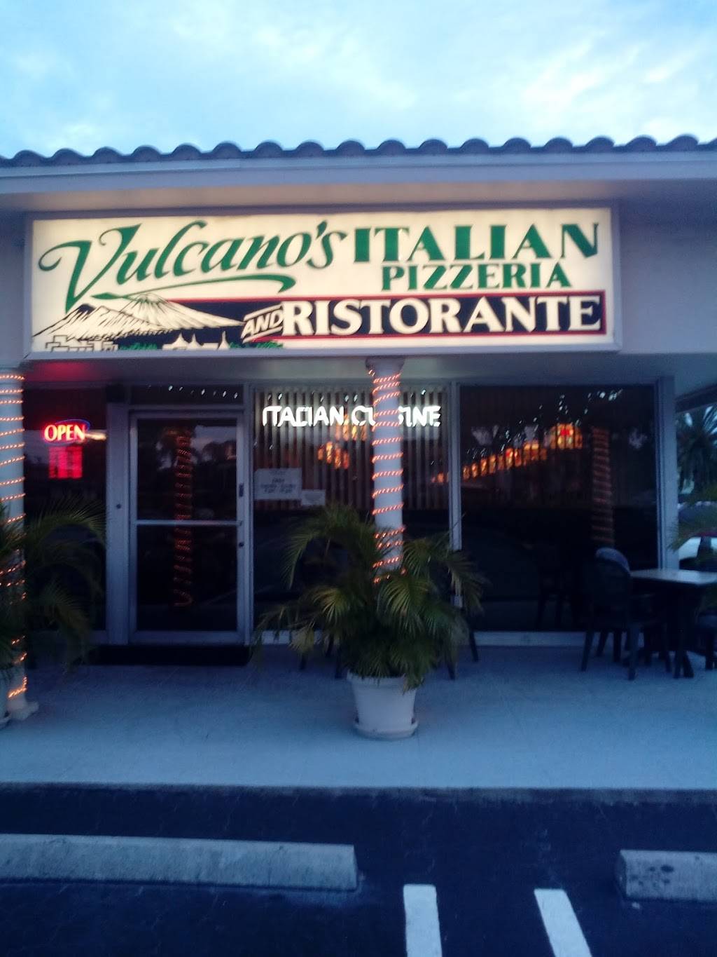 Vulcanos Italian Restaurant | restaurant | 221 South, US-1, Tequesta, FL 33469, USA | 5617472880 OR +1 561-747-2880
