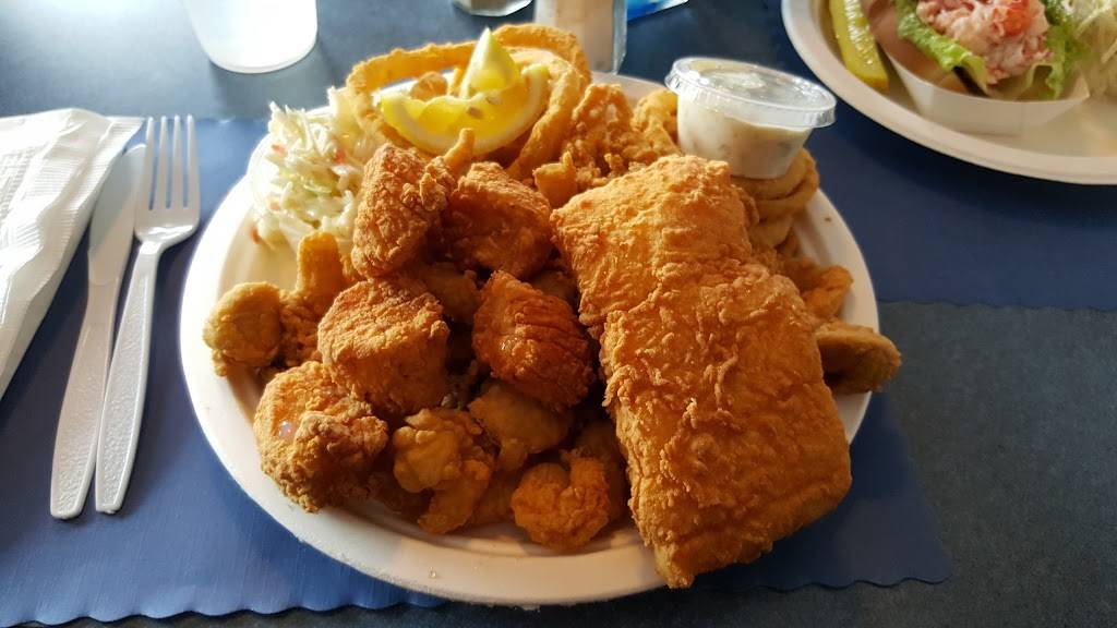 BGs Boat House Restaurant & Marina | restaurant | 191 Wentworth Rd, Portsmouth, NH 03801, USA | 6034311074 OR +1 603-431-1074