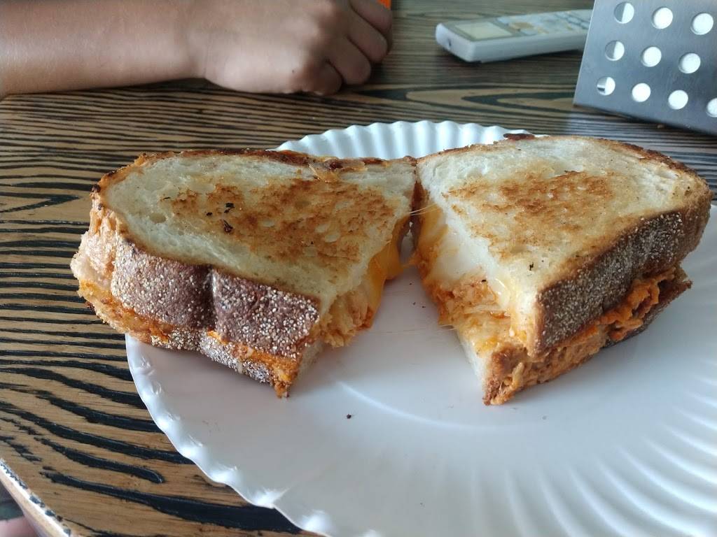 Cheese Louise | restaurant | 994 Willey St, Morgantown, WV 26505, USA | 3043224242 OR +1 304-322-4242