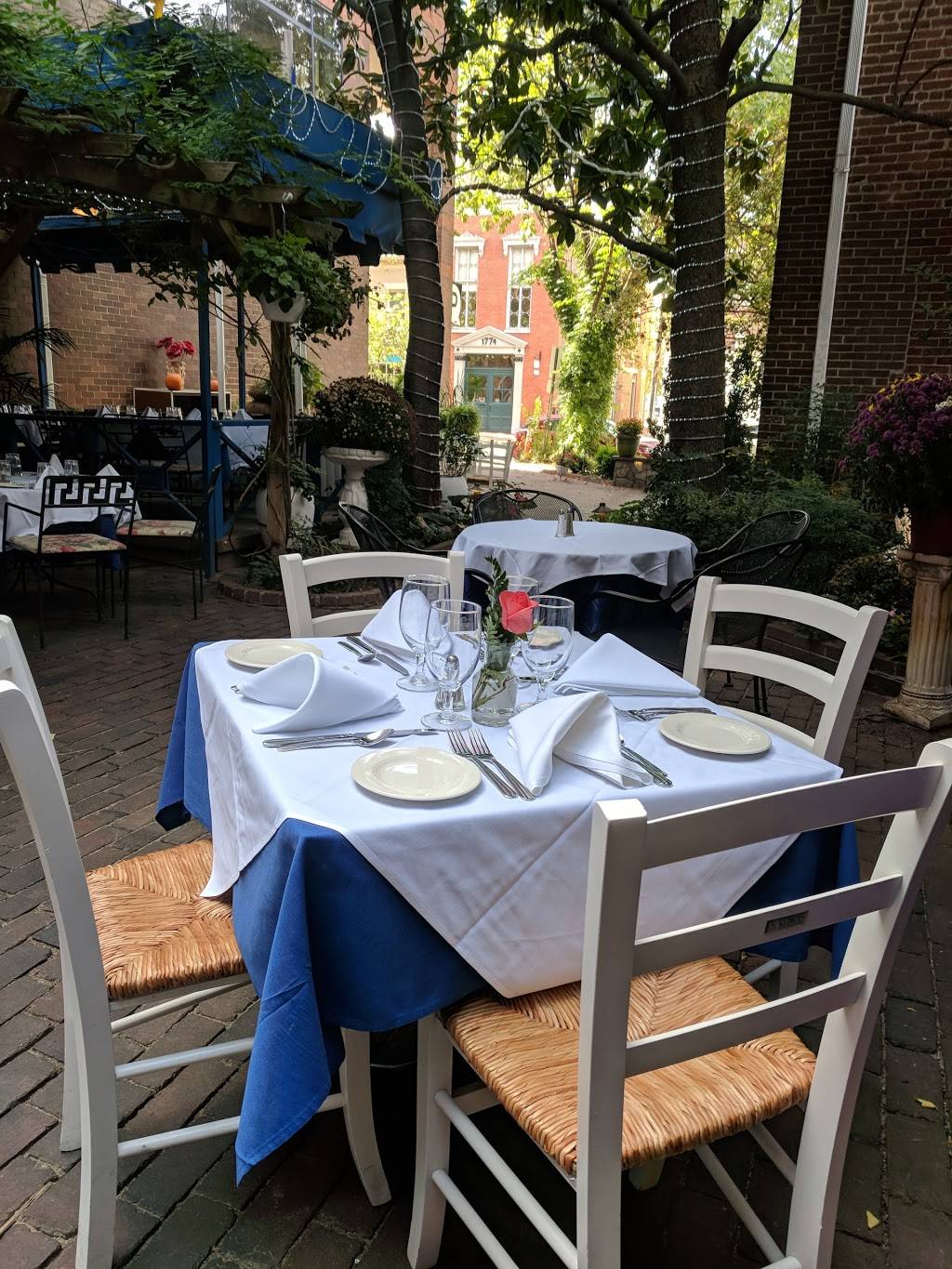 Taverna Cretekou | restaurant | 818 King St, Alexandria, VA 22314, USA | 7035488688 OR +1 703-548-8688