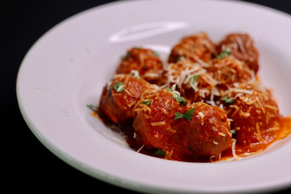 The Beacon Bistro | restaurant | 319 Bay St, Petoskey, MI 49770, USA | 2314897999 OR +1 231-489-7999