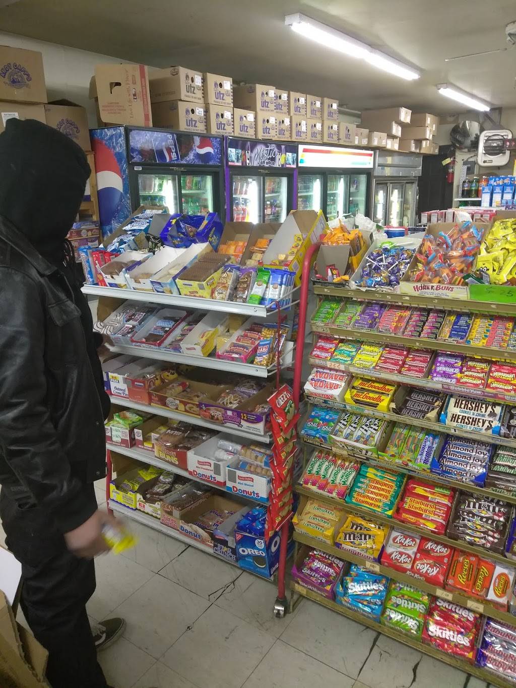 Collins Carryout & Mini Store | meal takeaway | 4043 Frederick Ave, Baltimore, MD 21229, USA | 4106448888 OR +1 410-644-8888