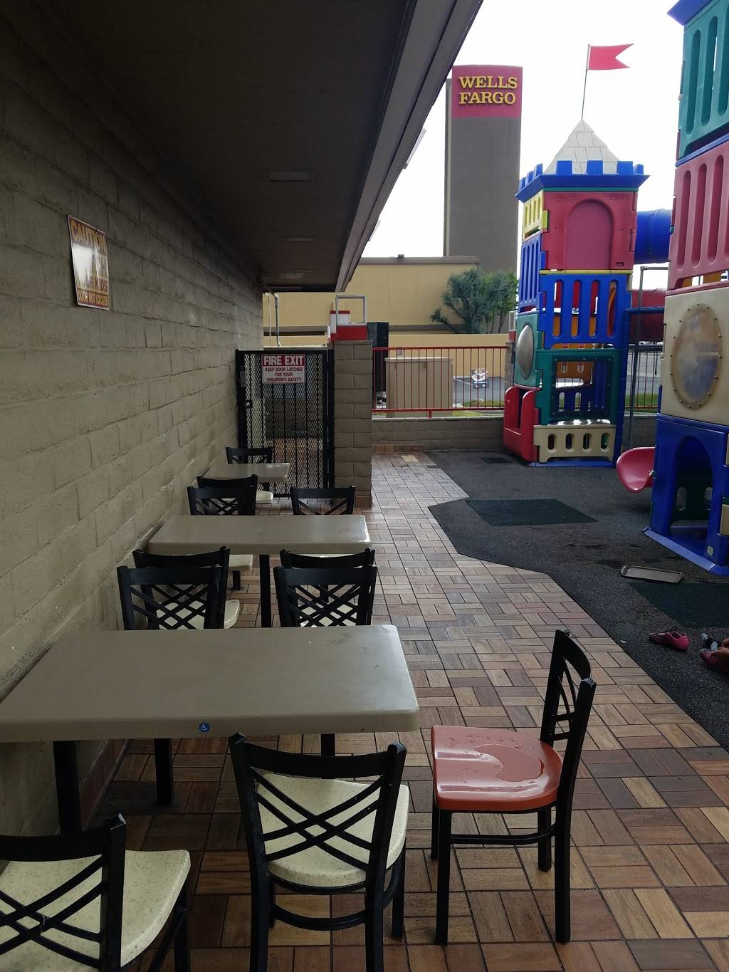 McDonalds | cafe | 1575 E Highland Ave, San Bernardino, CA 92404, USA | 9098831272 OR +1 909-883-1272