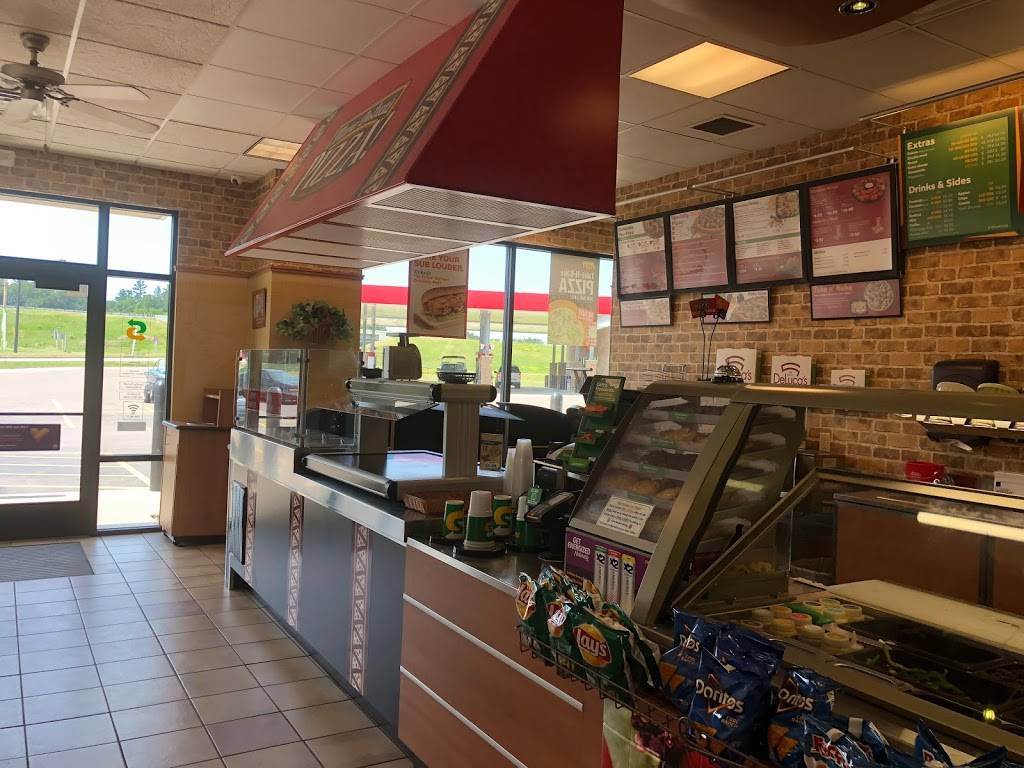 Subway | restaurant | 601 Lakeshore Dr, Weyauwega, WI 54983, USA | 9208672488 OR +1 920-867-2488