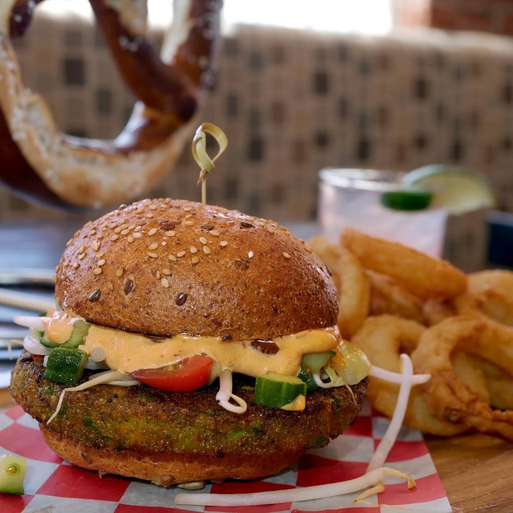 Union Burger Bar | restaurant | 40 Bowden Square, Southampton, NY 11968, USA | 6313773323 OR +1 631-377-3323