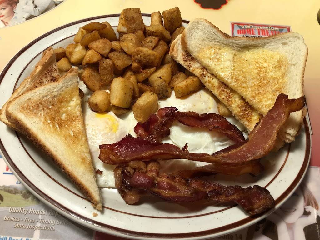 Mary Anns Diner | restaurant | 4 Cobbetts Pond Rd, Windham, NH 03087, USA | 6039653066 OR +1 603-965-3066