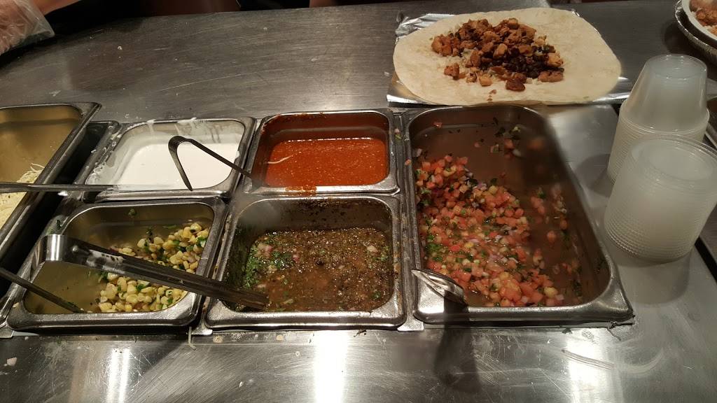 Chipotle Mexican Grill | restaurant | 2640 N Narragansett Ave Ste D1, Chicago, IL 60639, USA | 7737453912 OR +1 773-745-3912