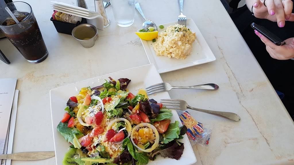 Lighthouse Restaurant & Bar | restaurant | 14301 Port Comfort Rd, Fort Myers, FL 33908, USA | 2394890770 OR +1 239-489-0770