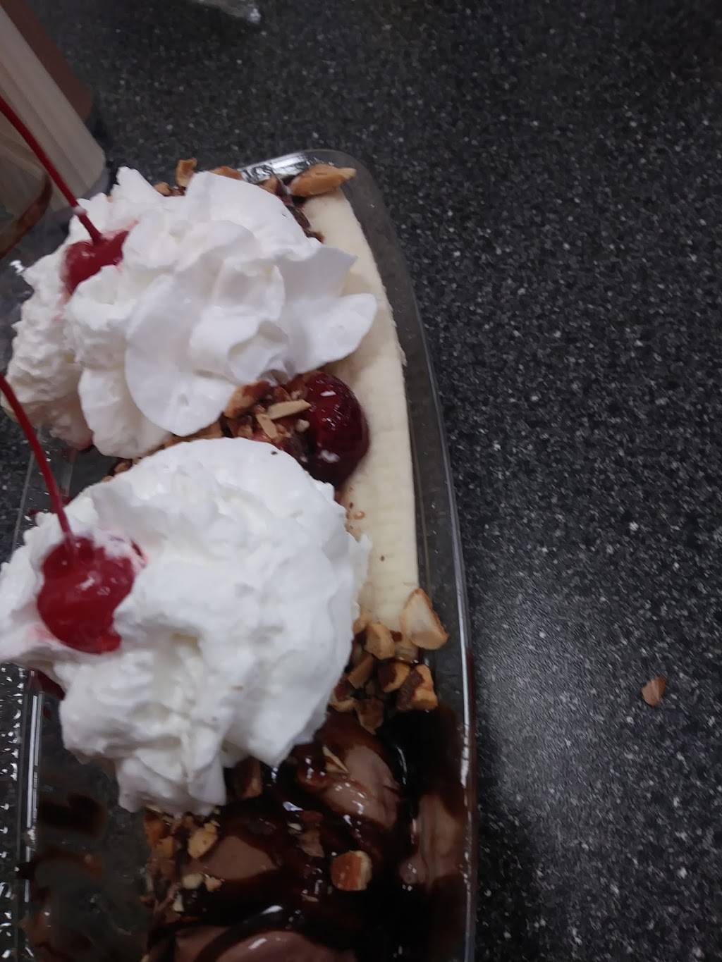 Braums Ice Cream & Burger Restaurant | restaurant | 6821 NW 23rd St, Bethany, OK 73008, USA | 4057878930 OR +1 405-787-8930