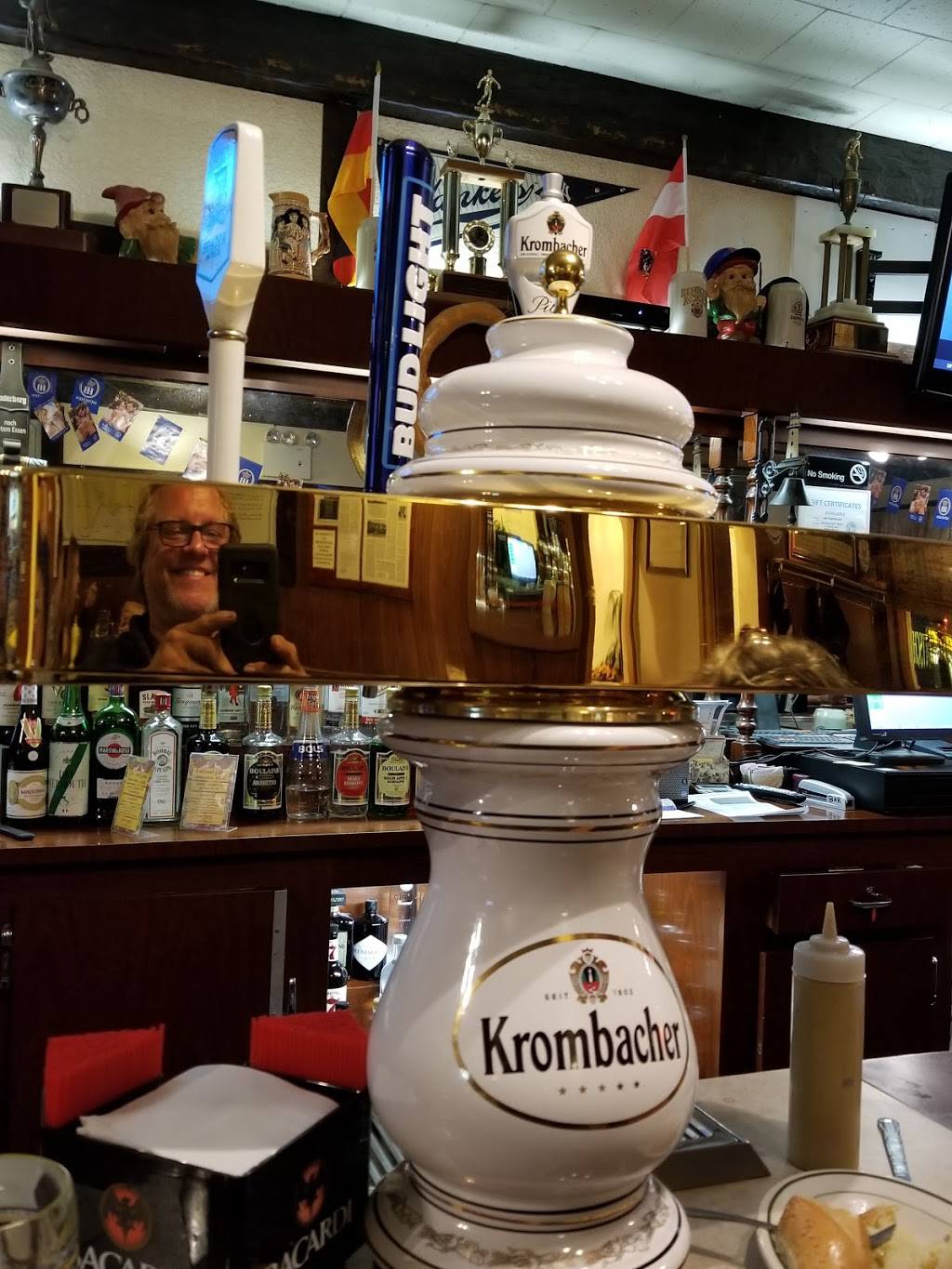 Gottscheer Hall | restaurant | 657 Fairview Ave, Ridgewood, NY 11385, USA | 7183663030 OR +1 718-366-3030