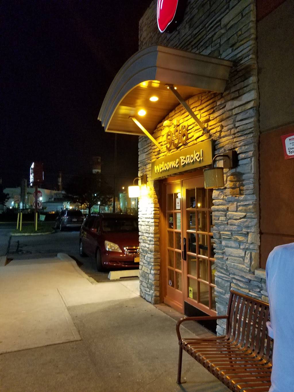 Applebees Grill + Bar | restaurant | 938 S Broadway, Hicksville, NY 11801, USA | 5169323780 OR +1 516-932-3780