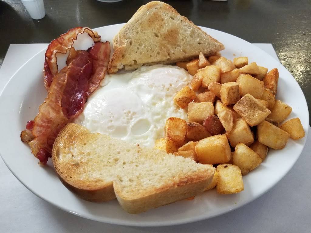 Queens Coach Family Restaurant | restaurant | 2845 St Paul Ave, Niagara Falls, ON L2J 2L3, Canada | 9053748921 OR +1 905-374-8921