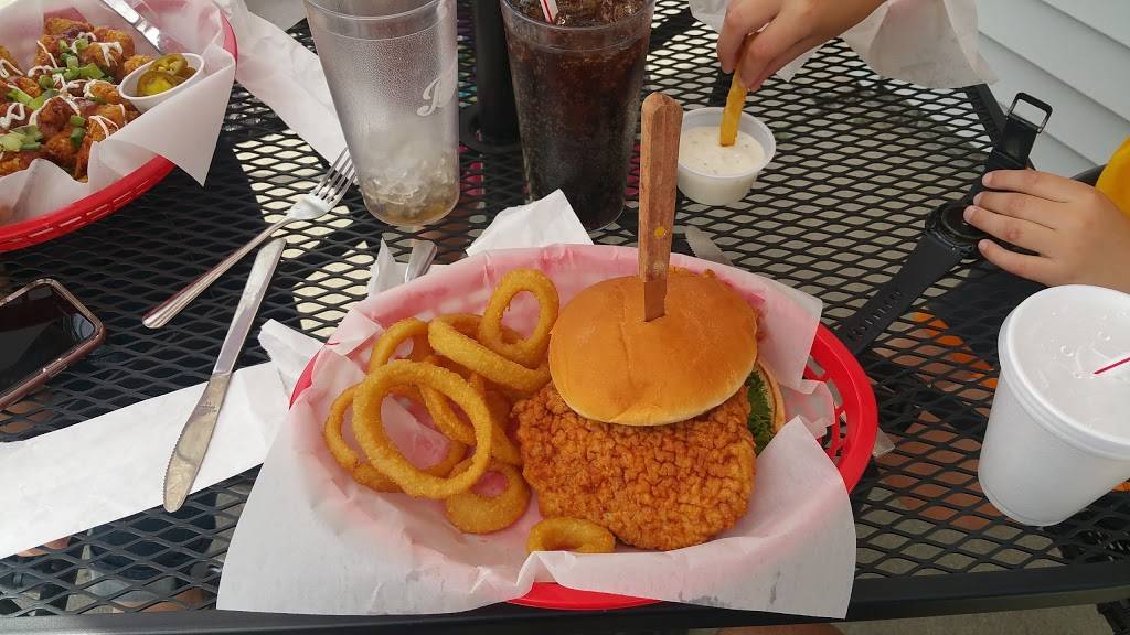 The Raider | restaurant | 817 S Highland St, Williamsburg, IA 52361, USA | 3196681271 OR +1 319-668-1271