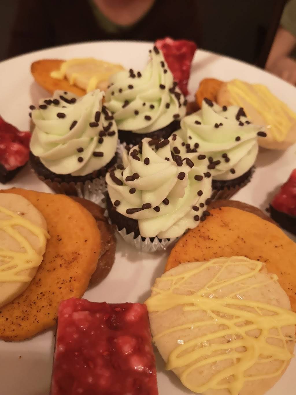 Sisters Tea Parlor & Boutique | restaurant | 4765 Fox Run, Buckner, KY 40010, USA | 5022226420 OR +1 502-222-6420