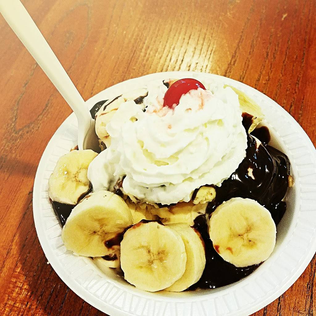 Scoopers - Ice Cream | restaurant | E1209 County Q, Waupaca, WI 54981, USA | 7152586061 OR +1 715-258-6061