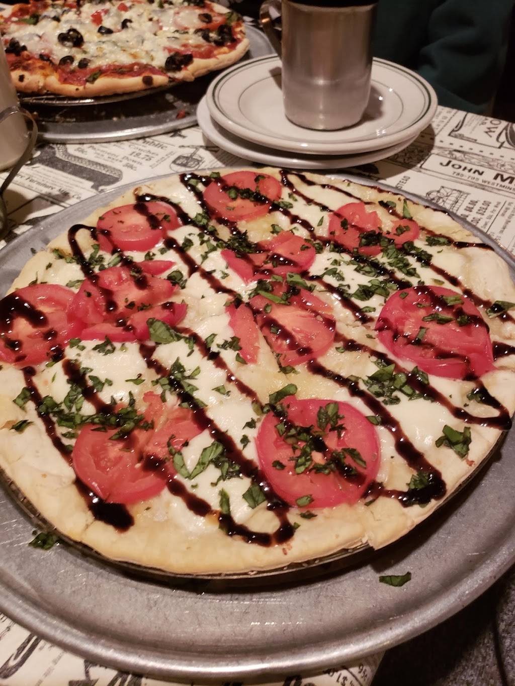 Fox Hole Tap And Pizzeria | restaurant | 3308 W Elm St, McHenry, IL 60050, USA | 8153856710 OR +1 815-385-6710