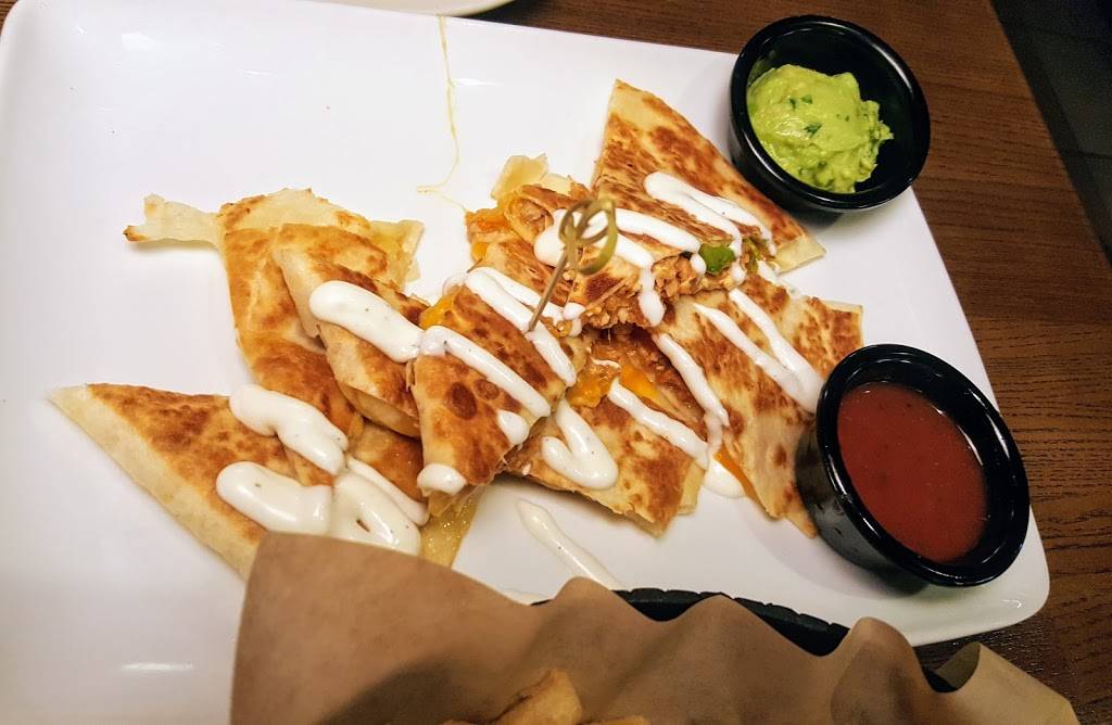 TGI Fridays | restaurant | 7855E Tysons Corner Center, McLean, VA 22102, USA | 7034485470 OR +1 703-448-5470