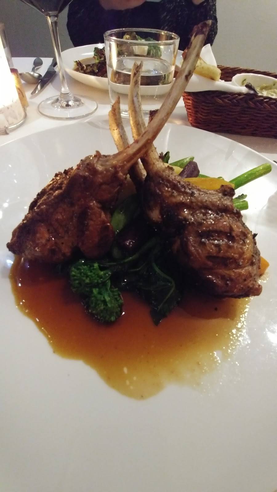 Aqua Grill | restaurant | 15150 Yonge St, Aurora, ON L4G 1M2, Canada | 9057510778 OR +1 905-751-0778