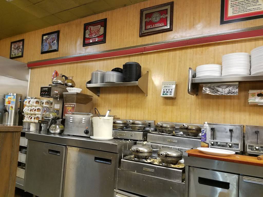 Waffle House | meal takeaway | 1161 Rambling Oaks Dr, Norman, OK 73072, USA | 4053644901 OR +1 405-364-4901