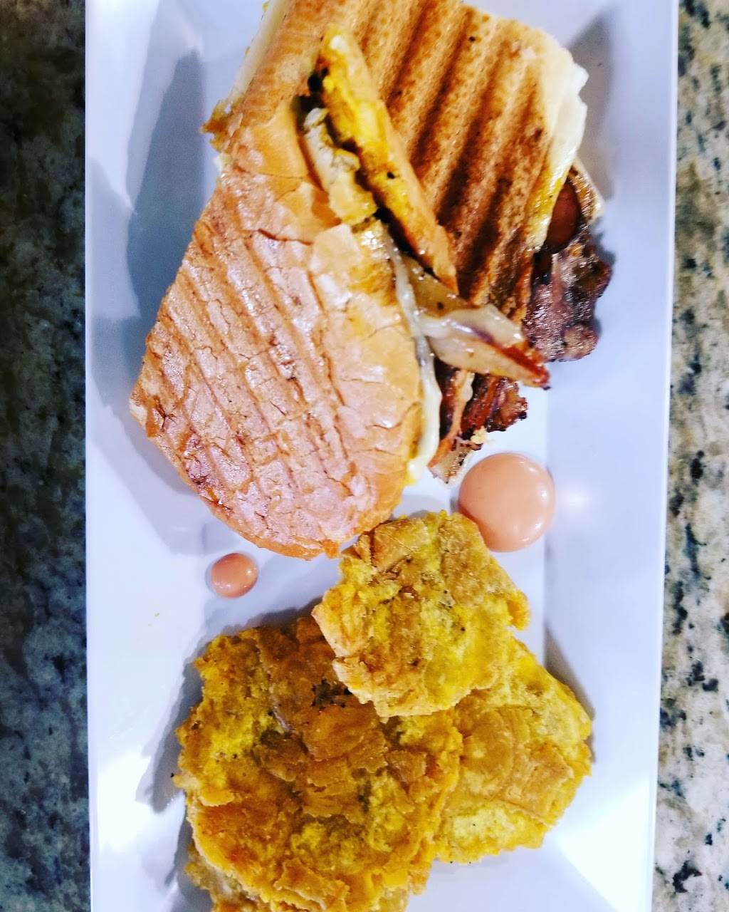 Sofrito Houston | restaurant | 3103 Ella Blvd, Houston, TX 77018, USA | 3462901649 OR +1 346-290-1649