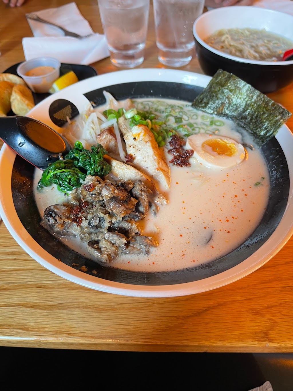 Silverlake Ramen | restaurant | 6450 N Desert Blvd B101, El Paso, TX 79912, USA | 9152496085 OR +1 915-249-6085