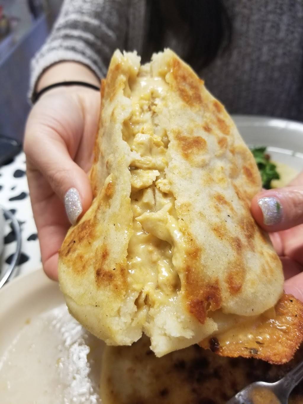 Taqueria y Tortas El Regio | restaurant | 104 NE 19th St, Grand Prairie, TX 75050, USA | 9722623433 OR +1 972-262-3433