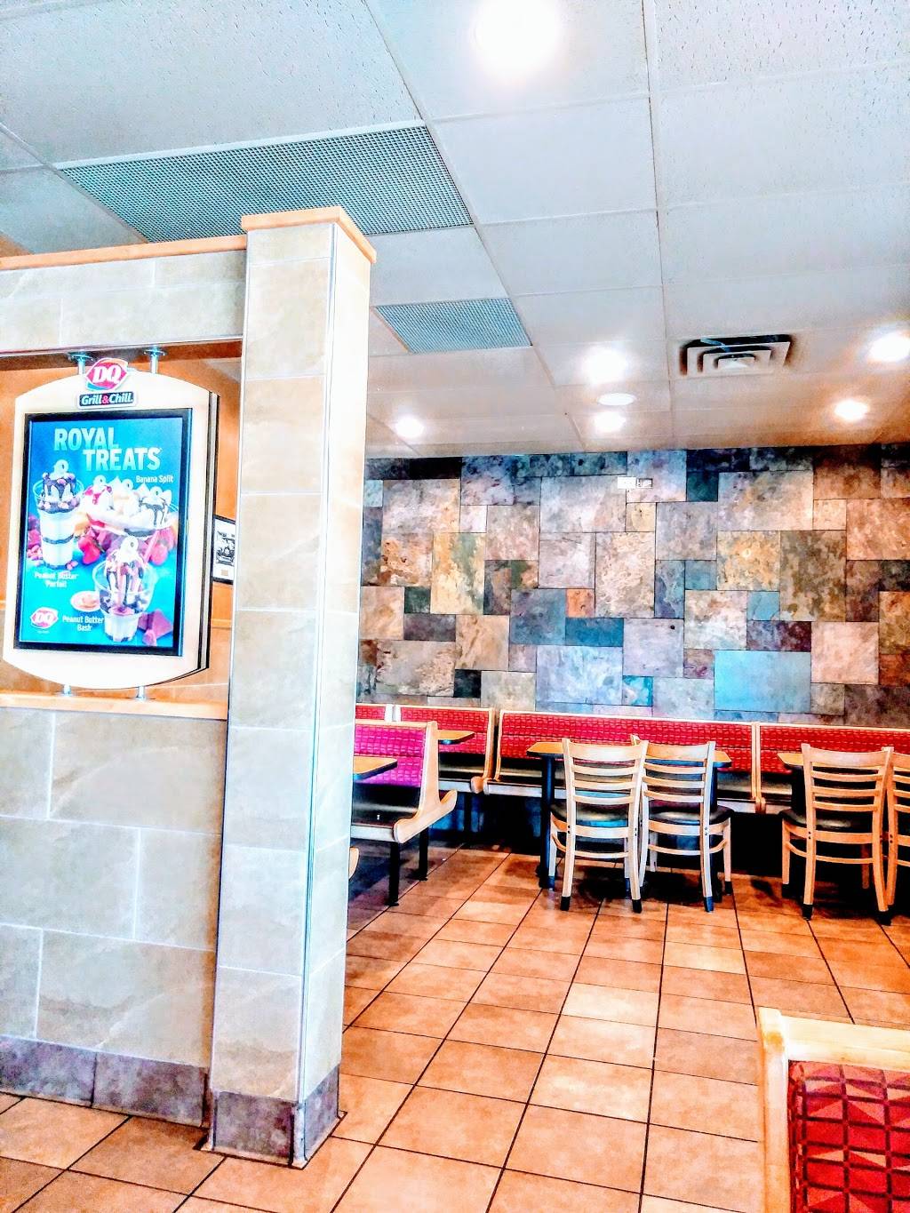 Dairy Queen Grill & Chill | restaurant | 927 S Cogswell Dr, Silver Lake, WI 53170, USA | 2628894811 OR +1 262-889-4811
