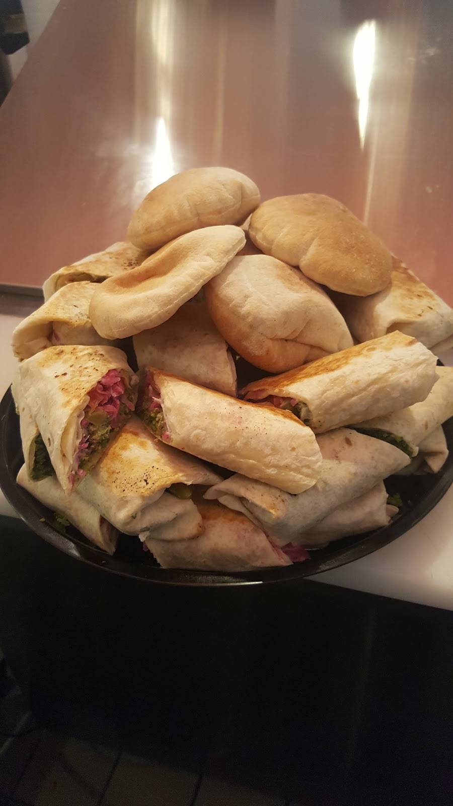 Zachi Express | restaurant | 3202 N Broadway, Chicago, IL 60657, USA | 7733271111 OR +1 773-327-1111