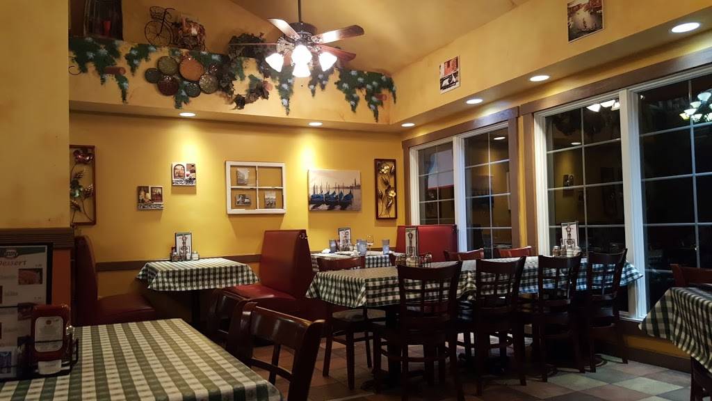 Vinnys Italian Grill & Pizzeria | restaurant | 16547 Moneta Rd, Moneta, VA 24121, USA | 5402970000 OR +1 540-297-0000