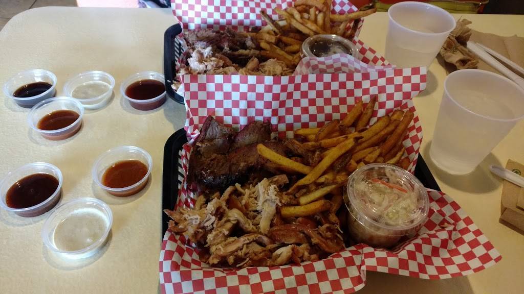 ZZQ Smokehouse | restaurant | 3390 Coachman Rd #204, Eagan, MN 55121, USA | 6514529900 OR +1 651-452-9900