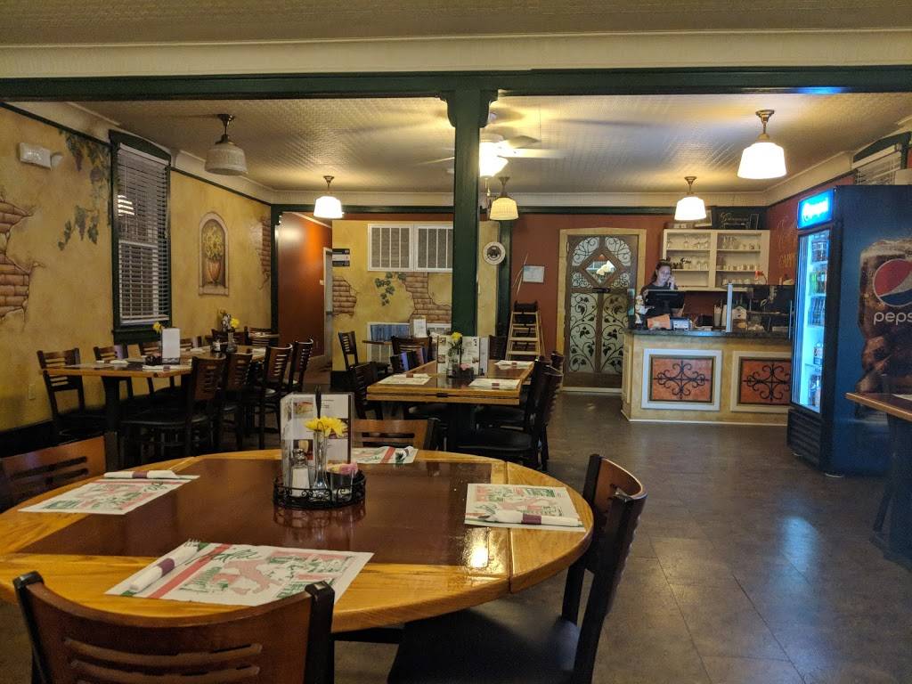 Giovannis Pizza | restaurant | 18 W Main St, Elverson, PA 19520, USA | 6102867376 OR +1 610-286-7376