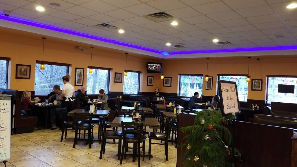 Village Grill of Farmington Hills | restaurant | 31200 W 10 Mile Rd, Farmington Hills, MI 48336, USA | 2484260005 OR +1 248-426-0005