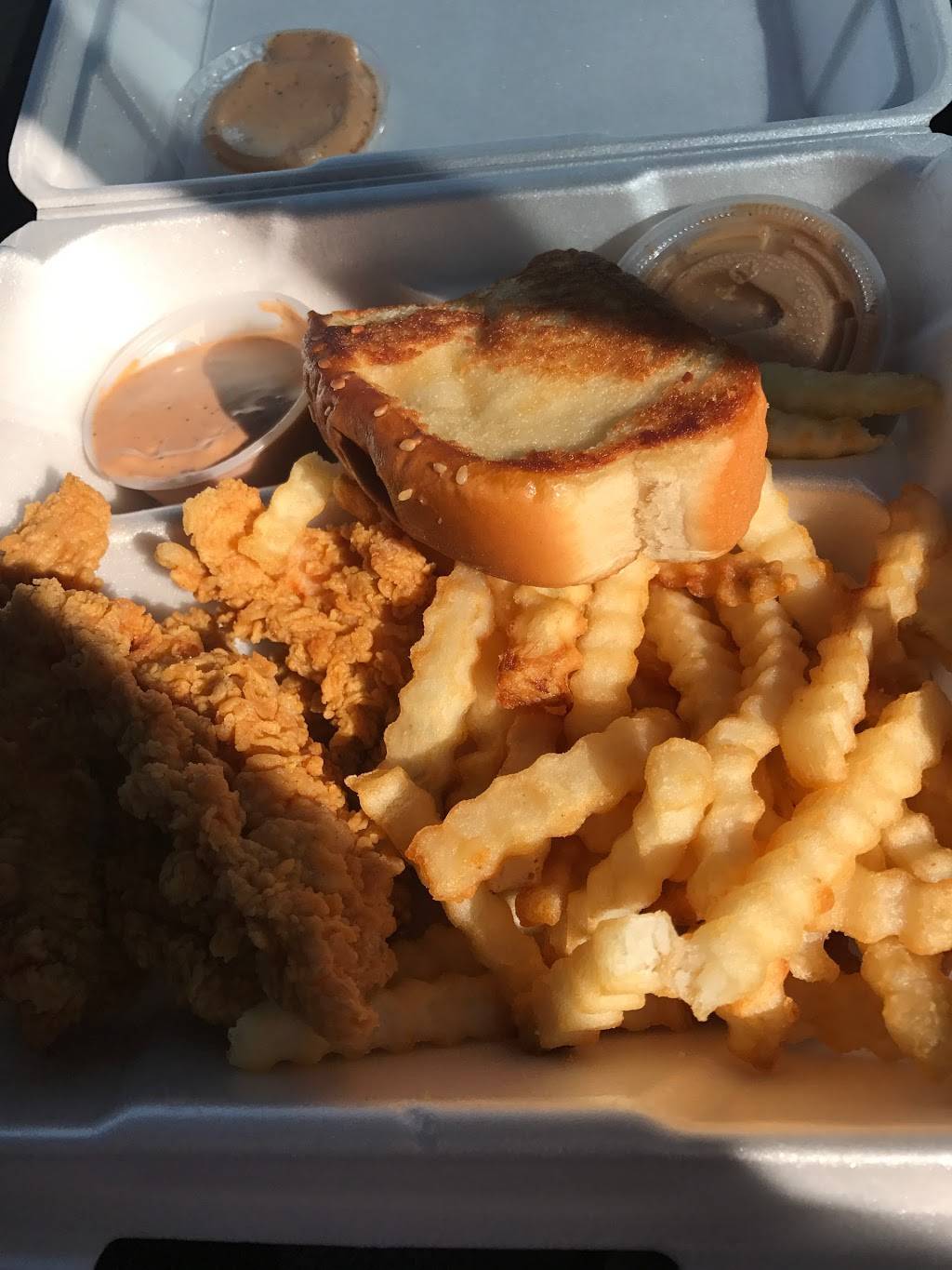 Raising Canes Chicken Fingers | meal takeaway | 7234 Northwest Expy, Oklahoma City, OK 73132, USA | 4057201175 OR +1 405-720-1175