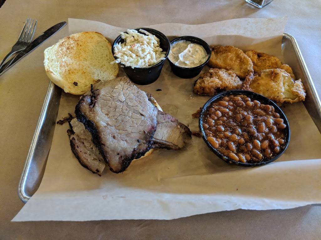 The Fishin Pig | restaurant | 5169 Farmville Rd, Farmville, VA 23901, USA | 4342233287 OR +1 434-223-3287