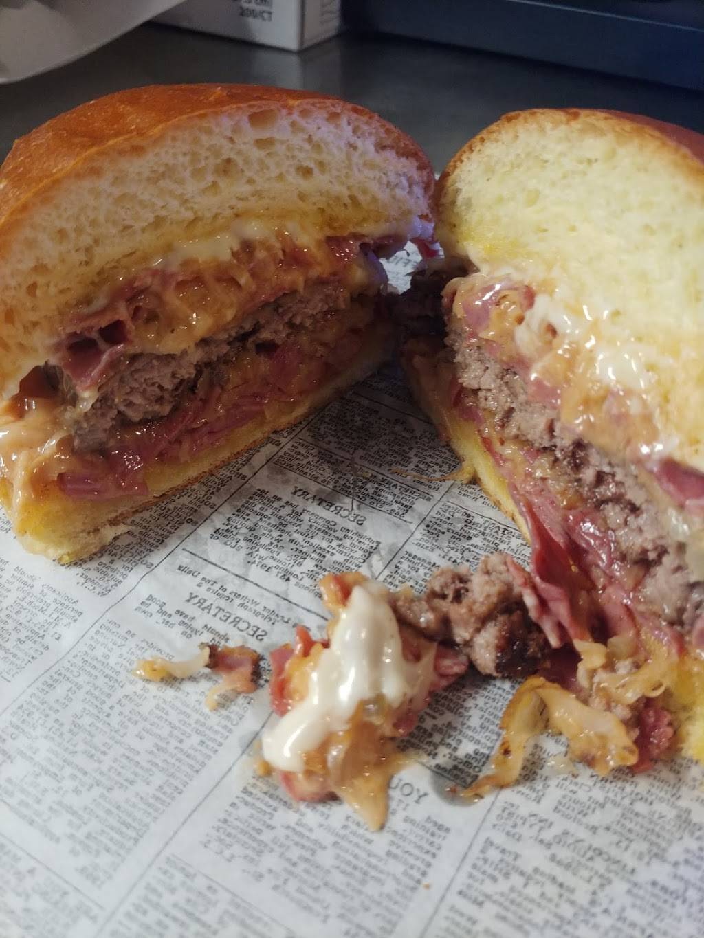 The Dog House | restaurant | 123 E Soo St, Parkers Prairie, MN 56361, USA | 2183382577 OR +1 218-338-2577