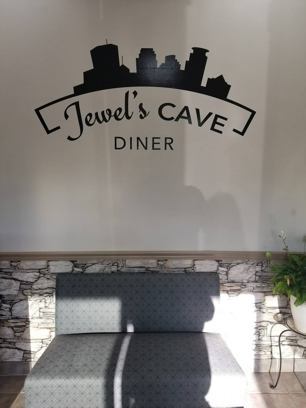 Jewels CAVE | restaurant | 6028 W Broadway Ave, New Hope, MN 55428, USA | 7635610419 OR +1 763-561-0419