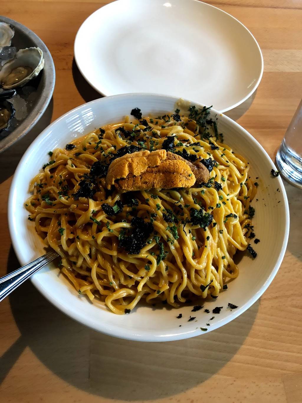 EMC Seafood & Raw Bar | restaurant | 24300 Town Center Dr #110, Valencia, CA 91355, USA | 6612889988 OR +1 661-288-9988