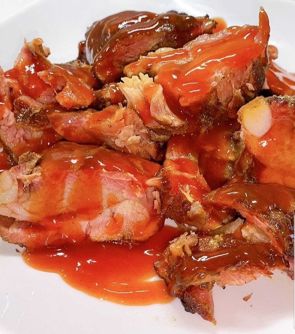 Dont Eat The Bone Bbq | restaurant | 8949 E Washington St, Indianapolis, IN 46219, USA | 3174142035 OR +1 317-414-2035