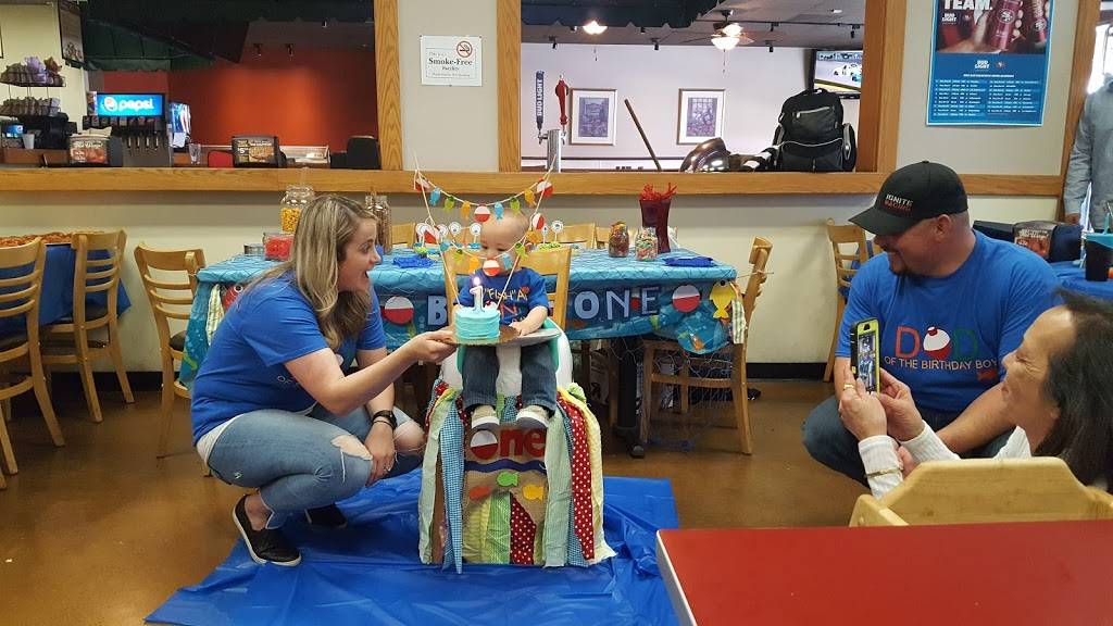 Me-n-Eds Neighborhood Pizza Parlor | restaurant | 375 W Sierra Ave, Kingsburg, CA 93631, USA | 5598970220 OR +1 559-897-0220