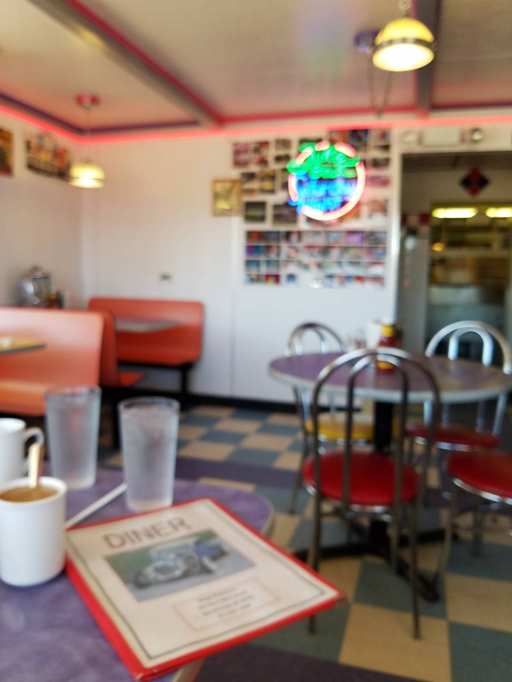 Double Deuce Diner | restaurant | 555 W Main St, Stockbridge, MI 49285, USA | 5178517666 OR +1 517-851-7666