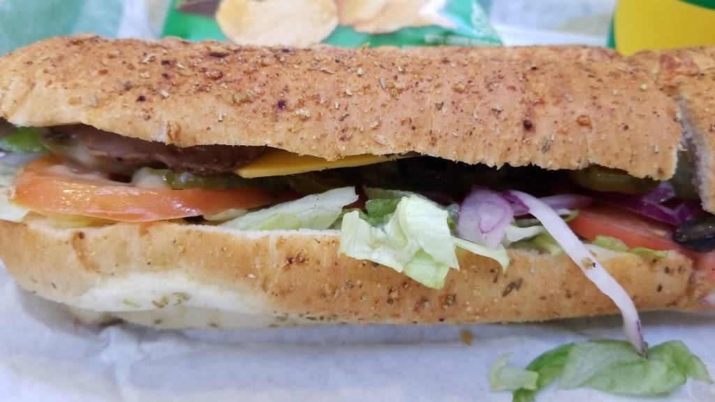 Subway | restaurant | 320 Bayfield St, Bayfield Mall Unit # 87, Barrie, ON L4M 6X7, Canada | 7057224721 OR +1 705-722-4721