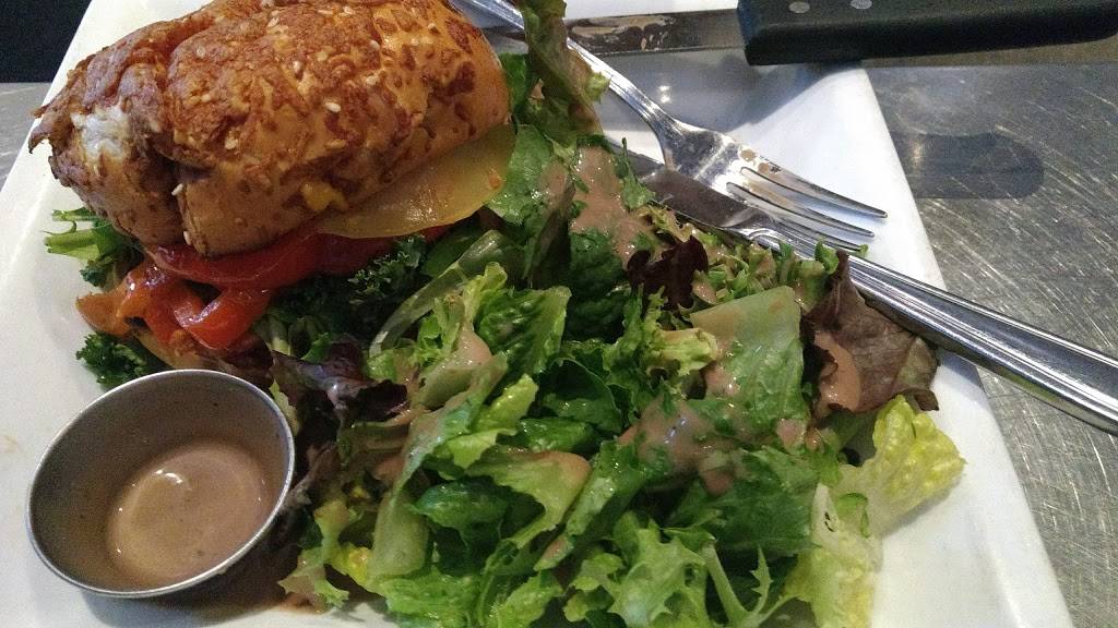 Fugazzis | restaurant | 127 W Main St, Visalia, CA 93291, USA | 5596250496 OR +1 559-625-0496