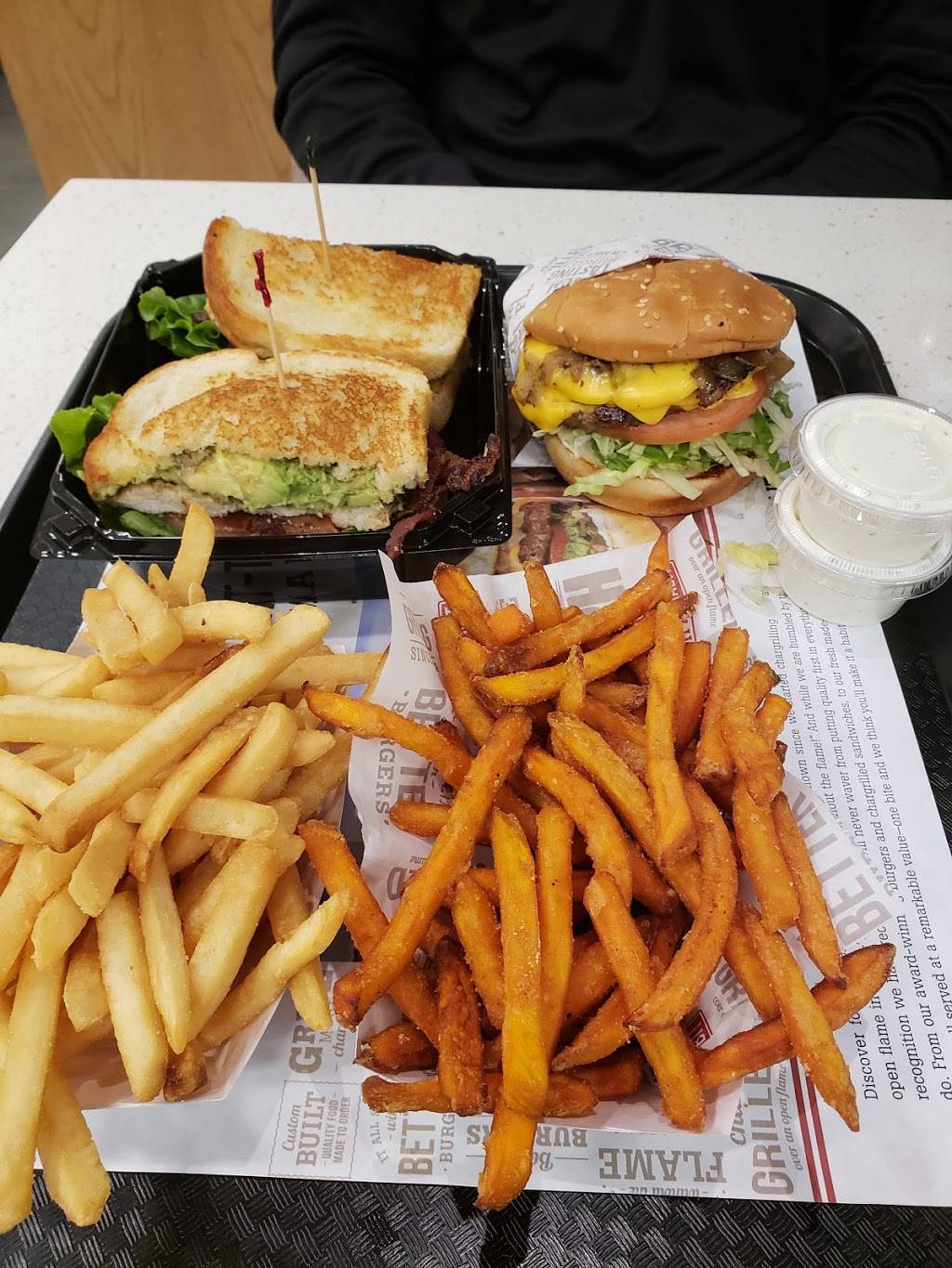 The Habit Burger Grill | meal takeaway | 2350 W Vineyard Ave, Oxnard, CA 93030, USA | 8059819919 OR +1 805-981-9919